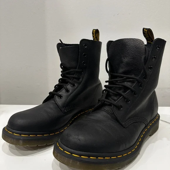 Dr. Martens 1460 Pascal Black Leather Boots 🖤 - Picture 13 of 16